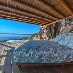 M11 - Seaview - Luxury With Pools & Views