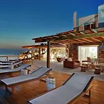 M11 - Seaview - Luxury With Pools & Views *