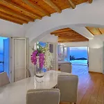 M11 - Seaview - Luxury With Pools & Views Villa