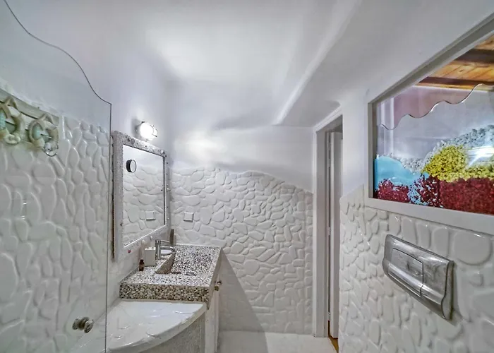 M11 - Seaview - Luxury With Pools & Views *