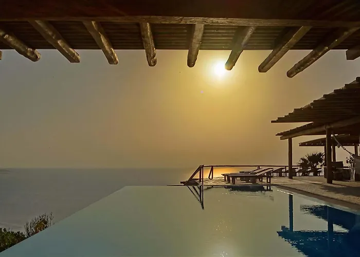 M11 - Seaview - Luxury With Pools & Views 别墅