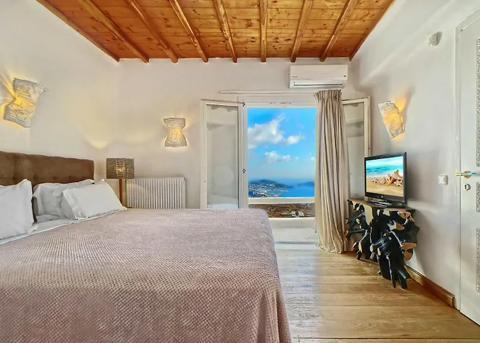 M11 - Seaview - Luxury With Pools & Views