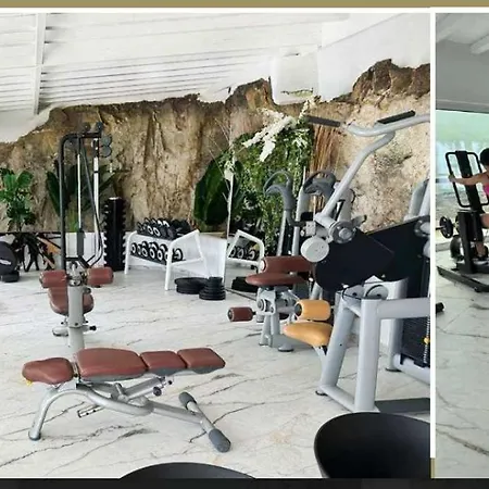 M11 - Seaview - Luxury With Pools & Views *