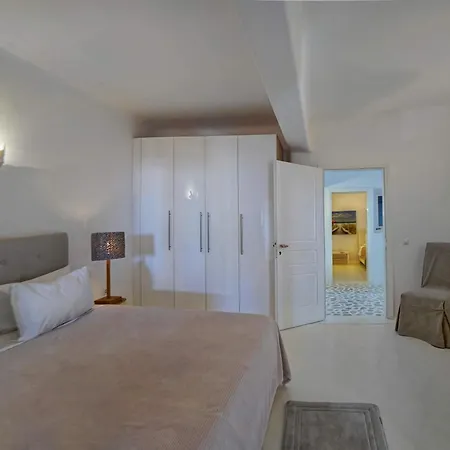 M11 - Seaview - Luxury With Pools & Views Villa *