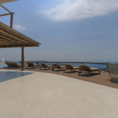 M11 - Seaview - Luxury With Pools & Views *