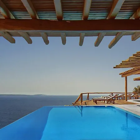 M11 - Seaview - Luxury With Pools & Views *