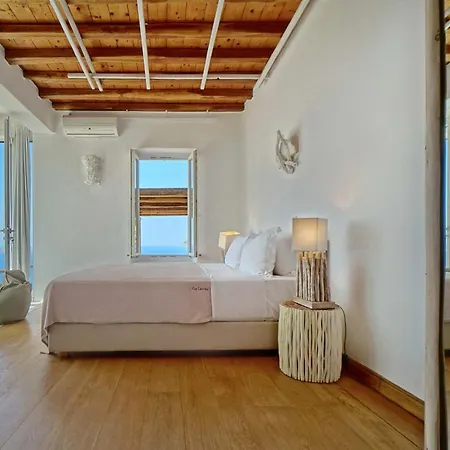 M11 - Seaview - Luxury With Pools & Views Villa *