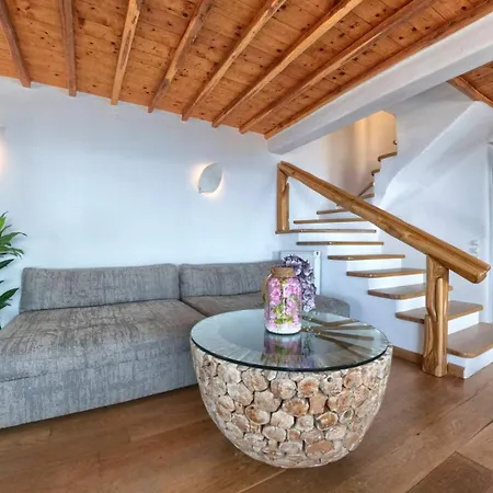 Villa M11 - Seaview - Luxury With Pools & Views *