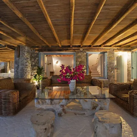 M11 - Seaview - Luxury With Pools & Views *