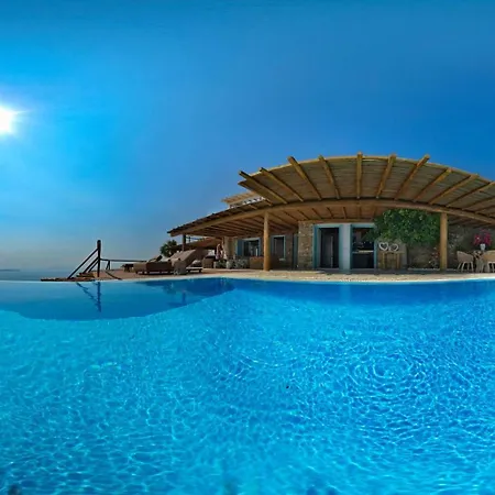 M11 - Seaview - Luxury With Pools & Views