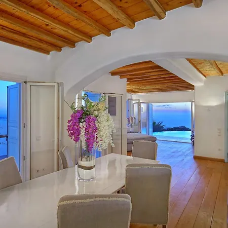 M11 - Seaview - Luxury With Pools & Views Villa