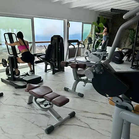 M11 - Seaview - Luxury With Pools & Views