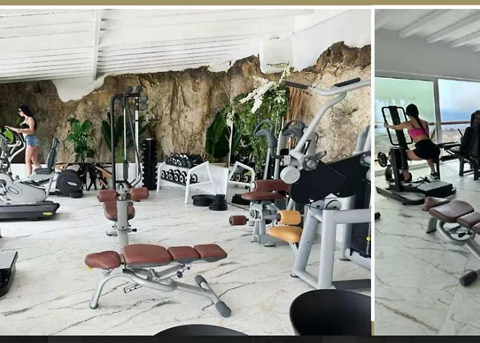 M11 - Seaview - Luxury With Pools & Views *