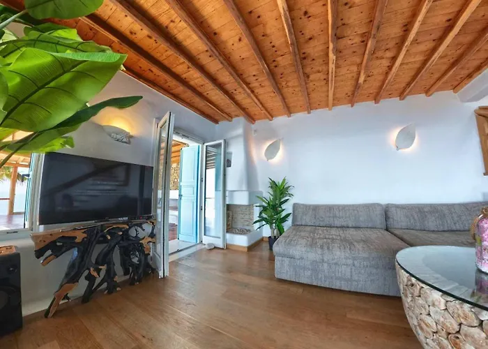 M11 - Seaview - Luxury With Pools & Views *