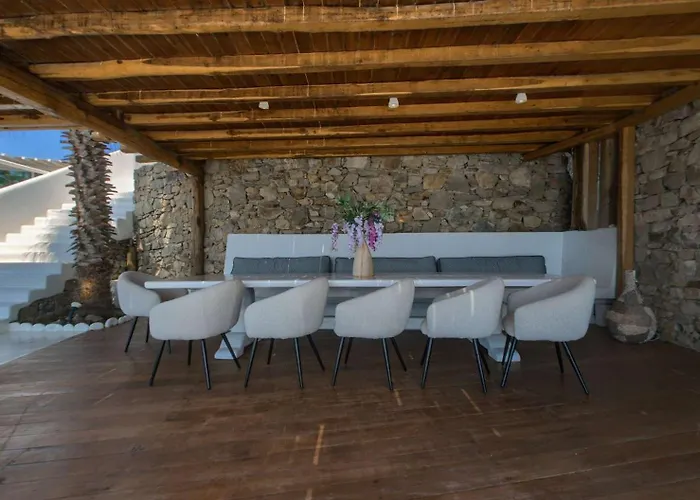 M11 - Seaview - Luxury With Pools & Views *