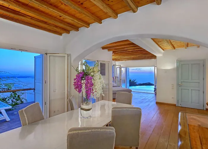 M11 - Seaview - Luxury With Pools & Views 别墅