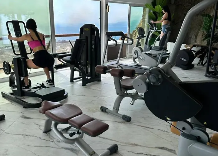 M11 - Seaview - Luxury With Pools & Views